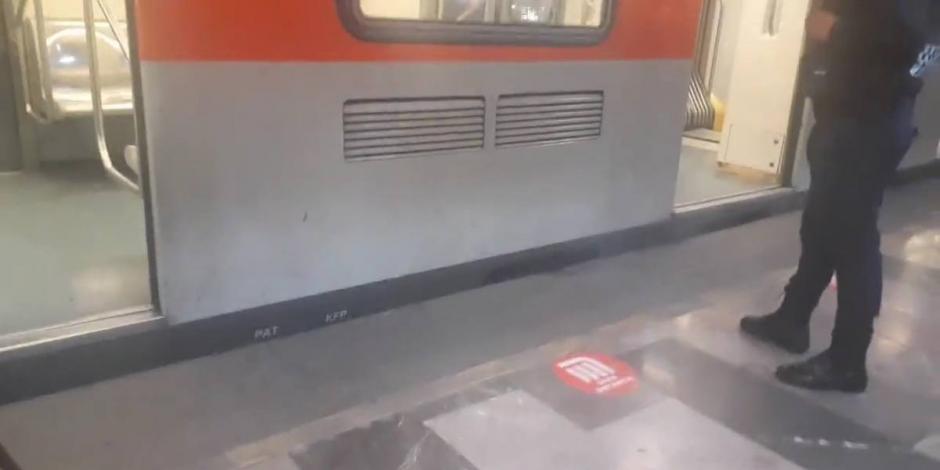 Captan humo en tren detenido en la estación Xola de la Línea 2 del Metro de la CDMX: