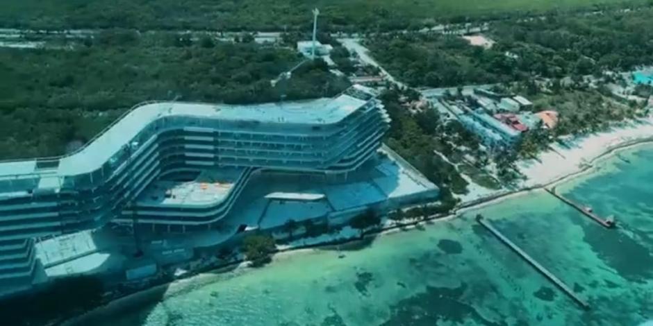 El mandatario federal compartió un video del sobrevuelo que realizó por la zona de Cancún en Isla Mujeres.