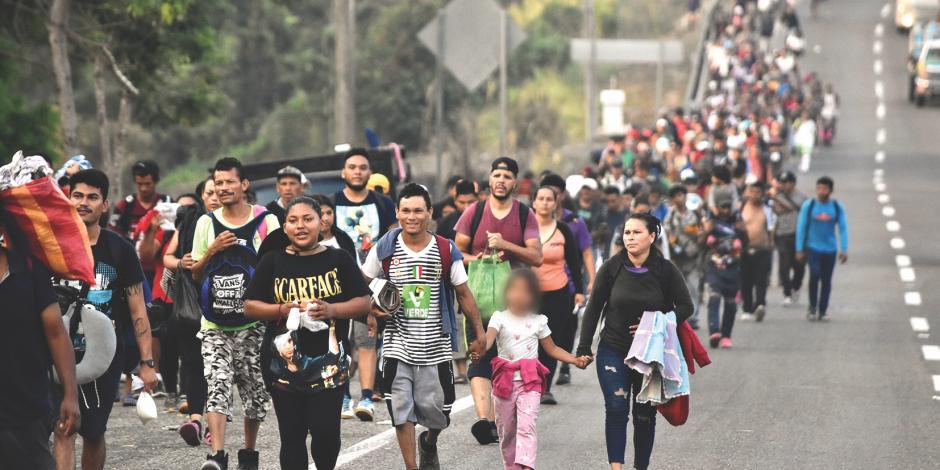 Personas indocumentadas marchan a Huehuetán, Chiapas, ayer.