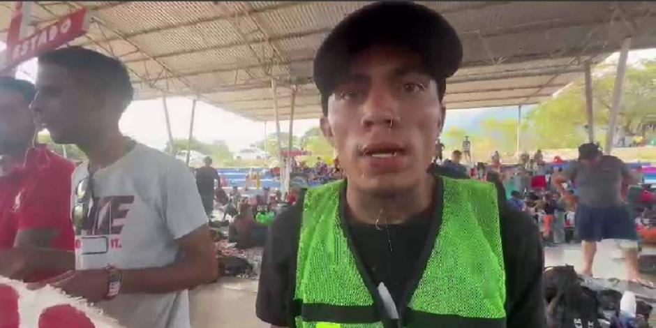 Migrantes se cosen los labios como protesta por muerte de 40 migrantes en Ciudad Juárez.