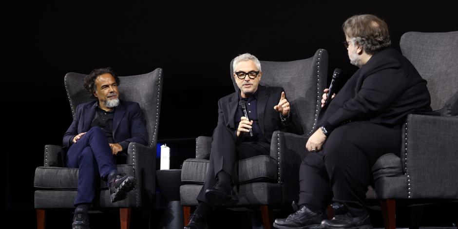De izq. a der. Alejandro González Iñárritu, Alfonso Cuarón y Guillermo del Toro, en enero del 2023.