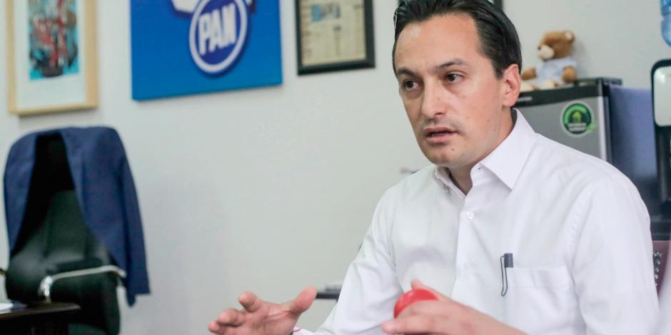 El dirigente del PAN en la capital, Andrés Atayde, durante la entrevista concedida a este medio.