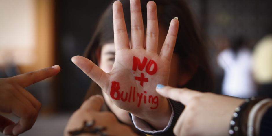 Fotos ilustrativas sobre jóvenes realizando bullying, en escuelas públicas.