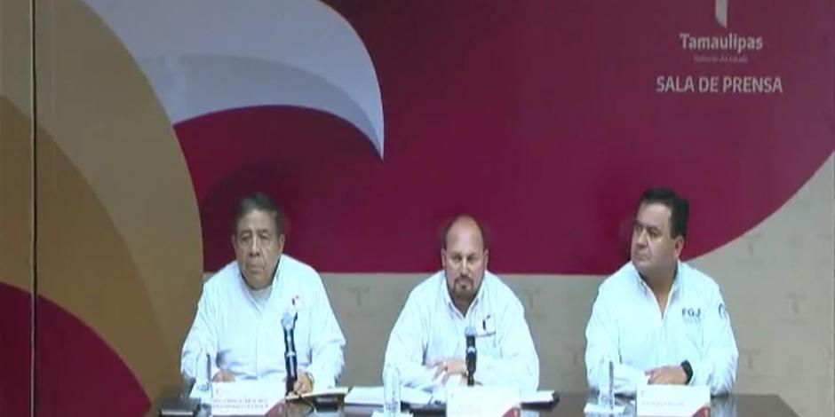 (De izq. a der.:) Sergio Hernando Chávez García, Héctor Joel Villegas González e Irving Barrios Mojica, ayer, en conferencia de prensa en Tamaulipas.