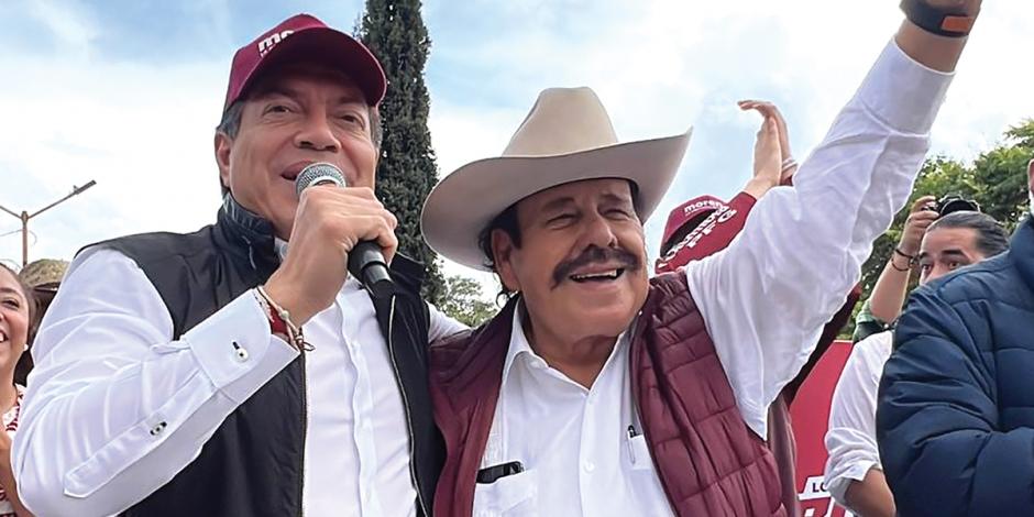 Mario Delgado (izq.) y Armando Guadiana, ayer en Coahuila.