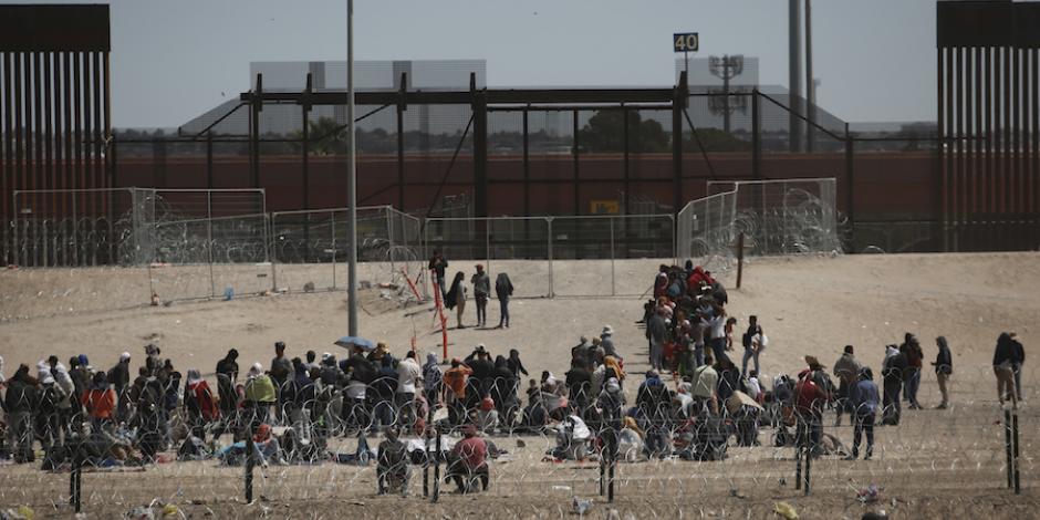 Cientos de migrantes permanecieron en la zona fronteriza de Ciudad Juárez, Chihuahua, ayer.