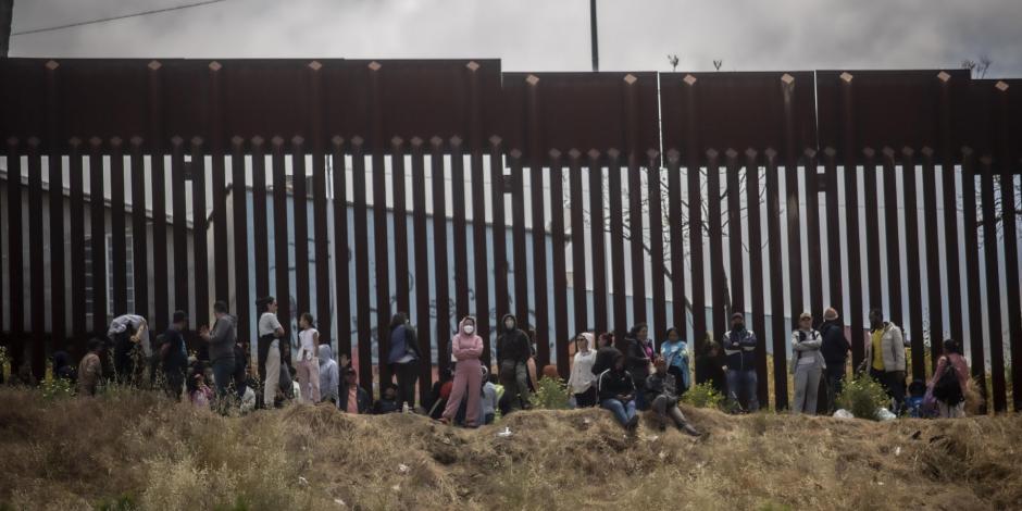 Miles de migrantes de Centro y Sudamérica esperan el fin del Título 42 en la frontera entre México y Estados Unidos.