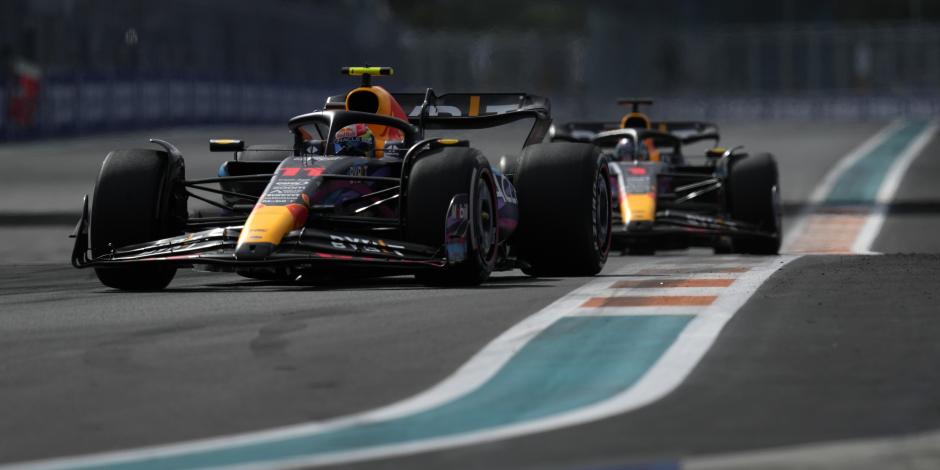 Los monoplazas de Checo Pérez y Max Verstappen en el Gran Premio de Miami de F1.