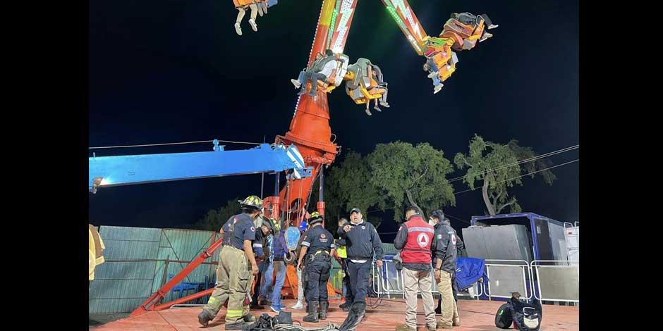 Falla en juego mecánico deja 24 personas atrapadas, en la Feria San Isidro Metepec