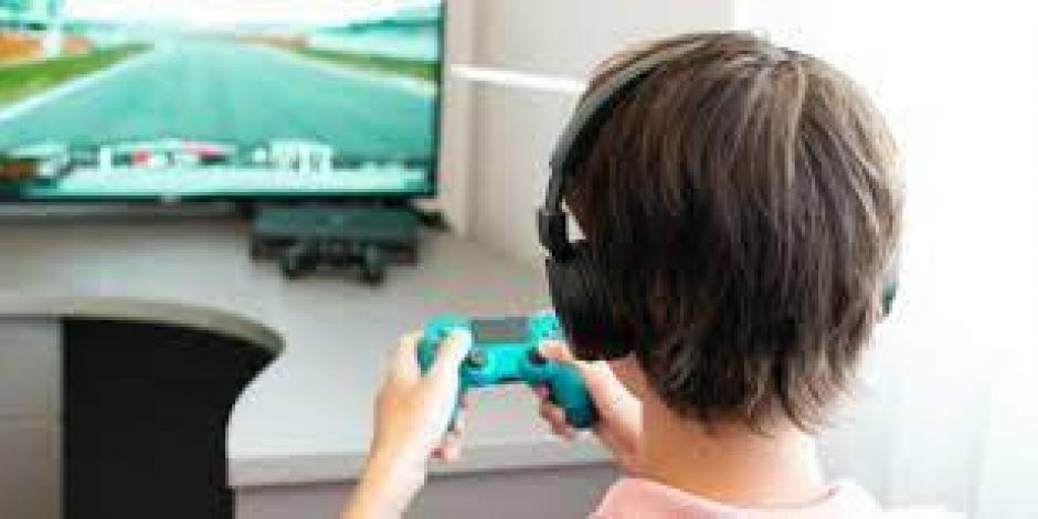Si a tus hijos les encanta jugar videojuegos, te damos diez consejos de ciberseguridad para que lo hagan de manera segura.