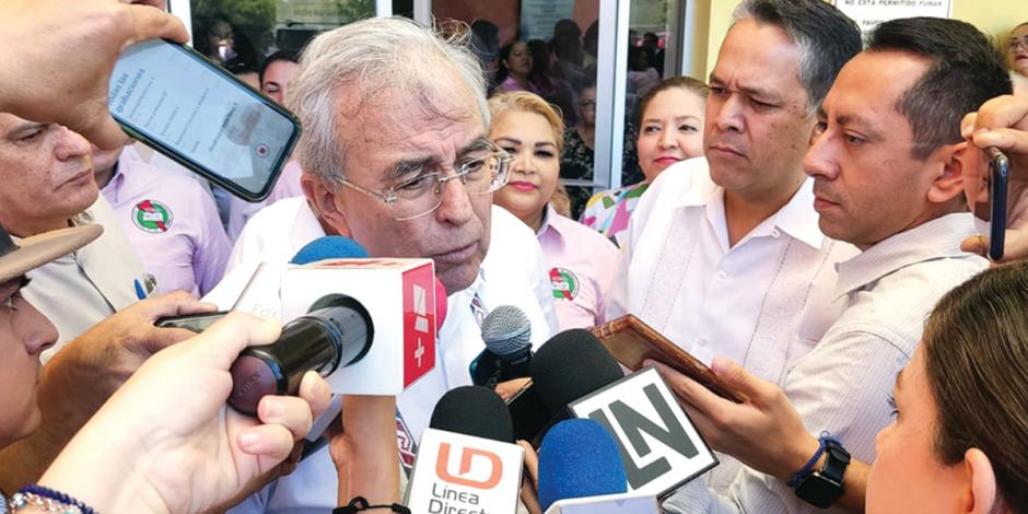 El gobernador del estado, Rubén Rocha, al anunciar el sábado que la reunión con Adán Augusto fue pospuesta.