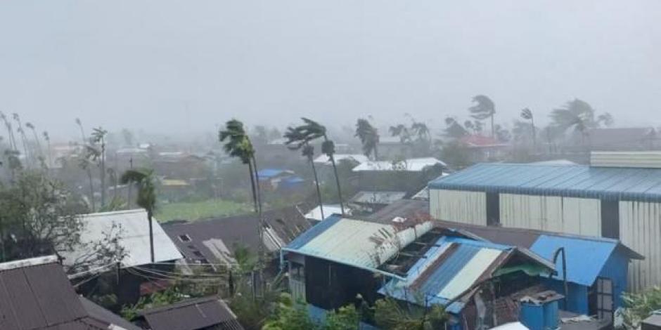 El centro del ciclón Mocha tocó tierra el domingo por la tarde en el estado birmano de Rakhine, cerca del municipio de Sittwe.