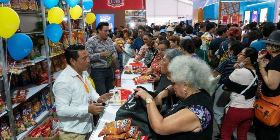 Feria Yucatán Expone, en el Zócalo de la Ciudad de México.