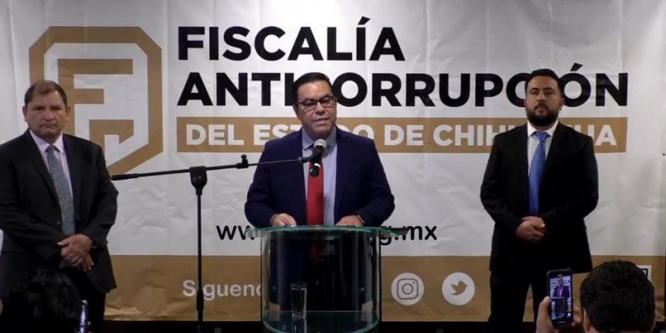 El fiscal anticorrupción de Chihuahua, Abelardo Valenzuela, durante la conferencia de prensa en la que dio detalles de la detención del extitular de Salud, ayer.