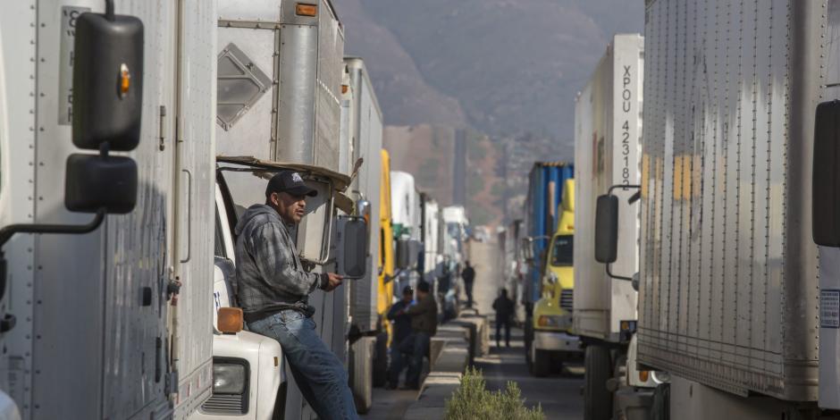 El comercio entre México y el estado de EU asciende a 439 mil 497 dólares por minuto, por lo cual la Secretaría de Economía llamó al Gobierno texano a frenar las supervisiones al autotransporte.