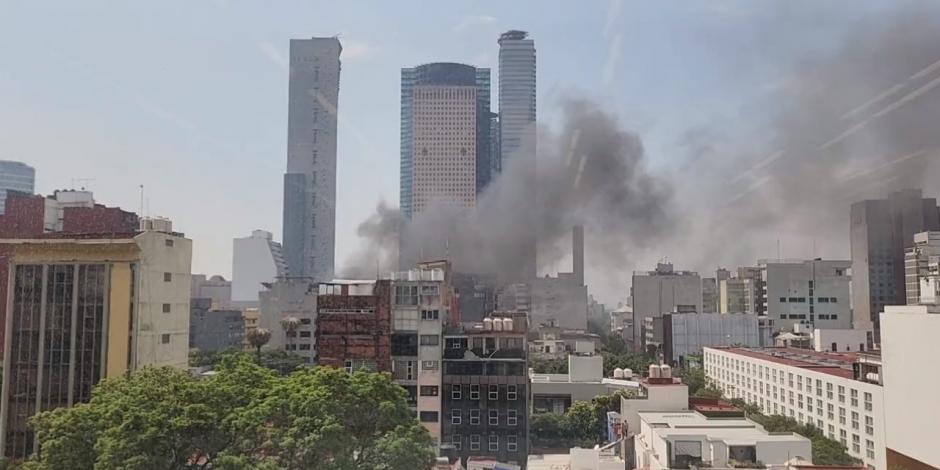 Un incendio se registró en un edificio de departamentos en la alcaldía Miguel Hidalgo.
