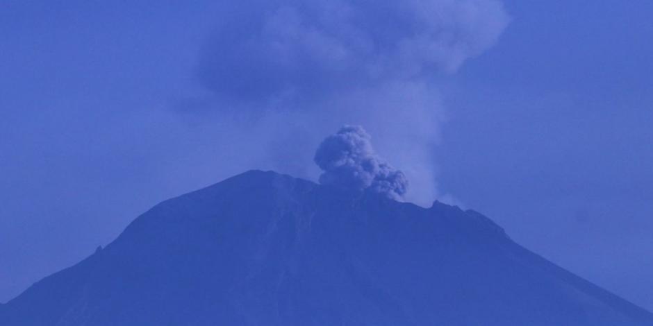 Sigue la actividad del volcán Popocatépetl y la caída de ceniza en Puebla