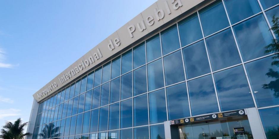 Aeropuerto Internacional de Puebla permanecerá cerrado por caída de ceniza.