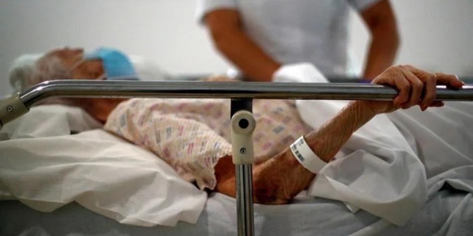 Policía somete en un asilo con arma paralizante a una mujer de 95 años, que tenía un episodio de demencia y le causa una fractura.