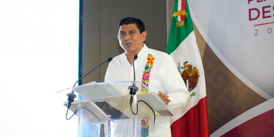 Salomón Jara Cruz presenta el Plan Estatal de Desarrollo 2022-2028 de Oaxaca.