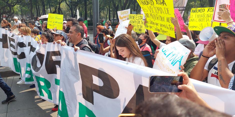 Hija de Héctor Parra marcha en CDMX para exigir justicia para su papá