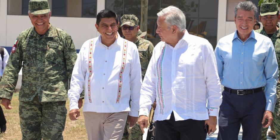 Andrés Manuel López Obrador, Presidente de México, Rutilio Escandón, gobernador de Chiapas y Salomón Jara, gobernador de Oaxaca..