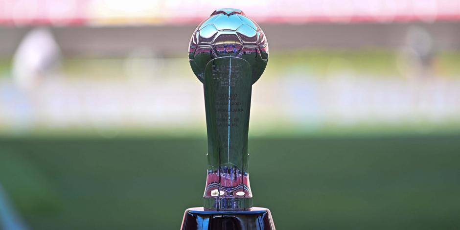 El trofeo que se le otorga al campeón de la Liga MX.