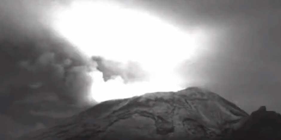 Popocatépetl registra emisión de vapor de agua, gases y ceniza