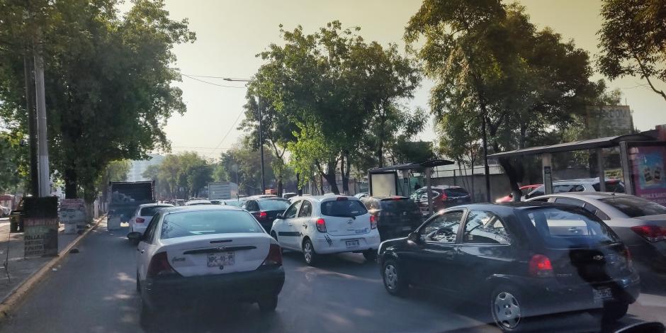 Desde las seis de la mañana, un grupo de taxista bloquea la avenida frente al Centro de Justicia de la Fiscalía Regional de Tlalnepantla para exigir la liberación de sus compañeros detenidos en la madrugada de este miércoles.