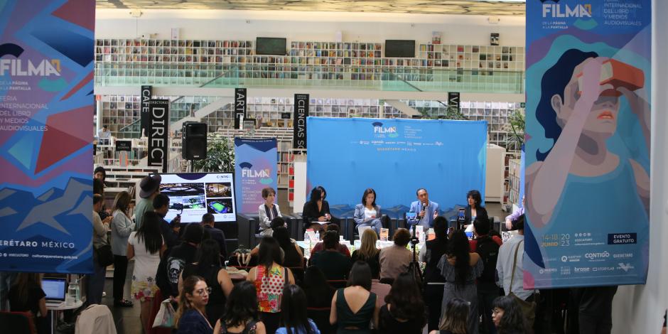Conferencia de prensa en la librería Rosarios Castellanos del FCE.