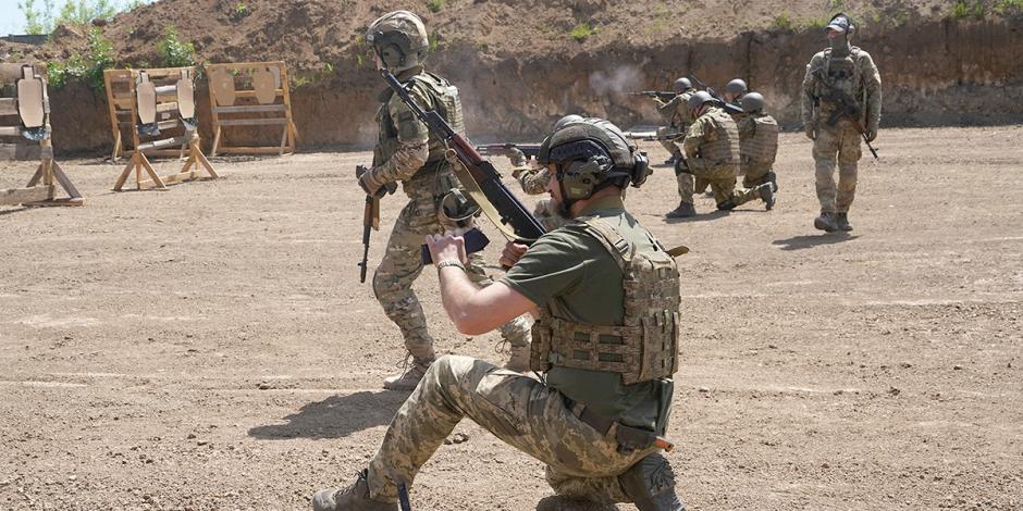 Soldados de la recién creada unidad de la Guardia Nacional entrenan en la región de Kharkiv, el pasado 1 de junio.