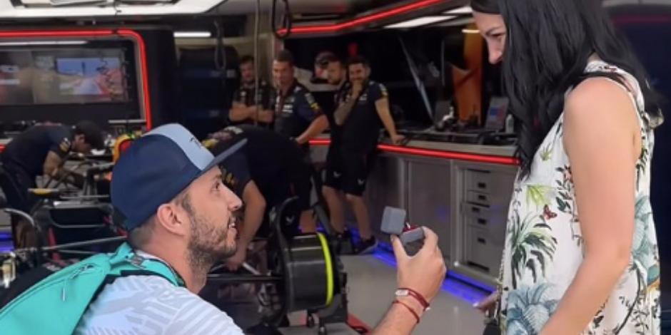 Hombre pide matrimonio en el box de Red Bull durante la clasificación del GP de España F1