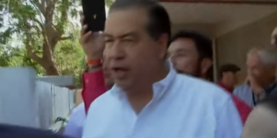 Ricardo Mejía, candidato a la gubernatura de Coahuila por el PT, en entrevista con medios después de emitir su voto.