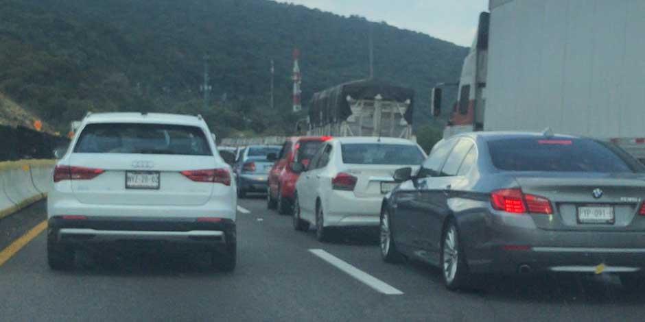 Tráfico intenso en la autopista México-Cuernavaca por accidente de motociclista