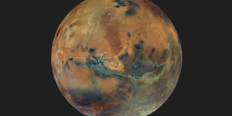 Imagen compuesta por un mosaico que muestra los diversos colores de Marte.