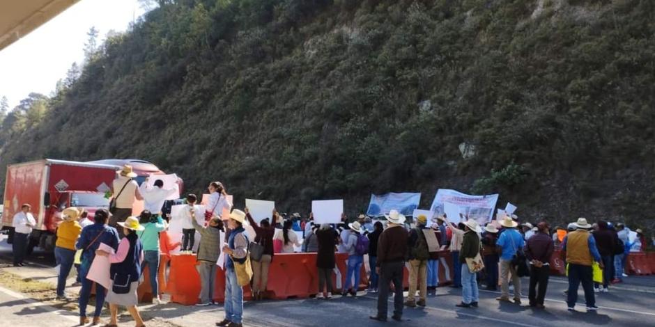 México-Toluca registró bloqueo por manifestantes; alertan por tráfico.