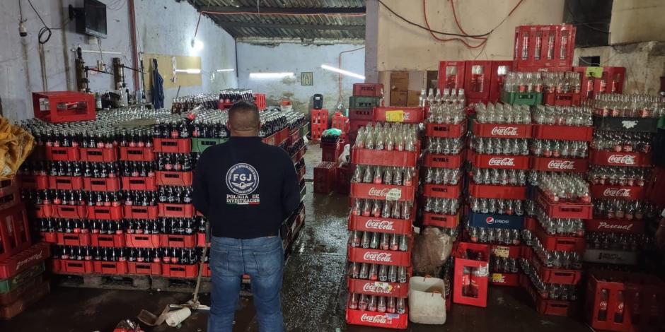 Fue asegurada una fábrica clandestina de refresco alterado, supuestamente de la marca Coca-Cola.