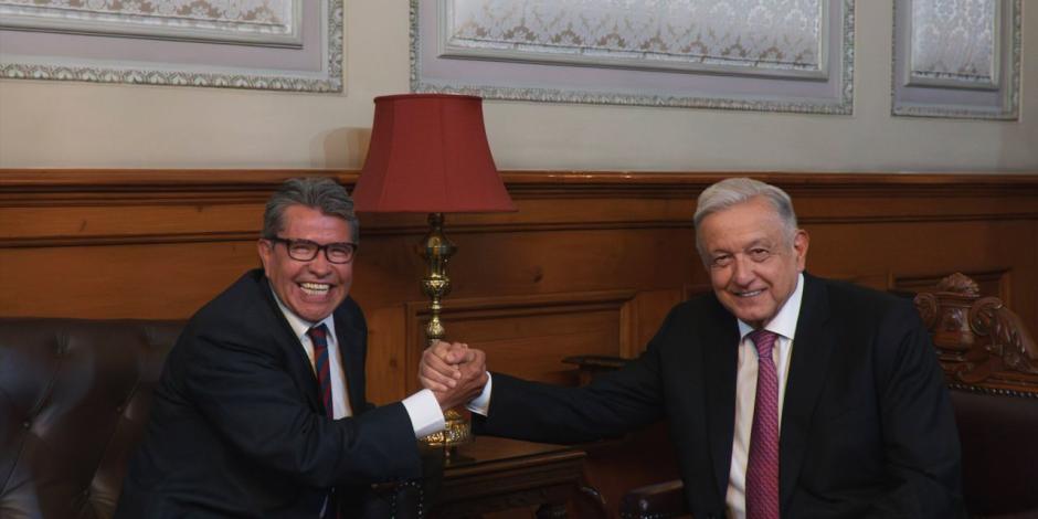 El presidente recibió ayer en Palacio al senador Ricardo Monreal.