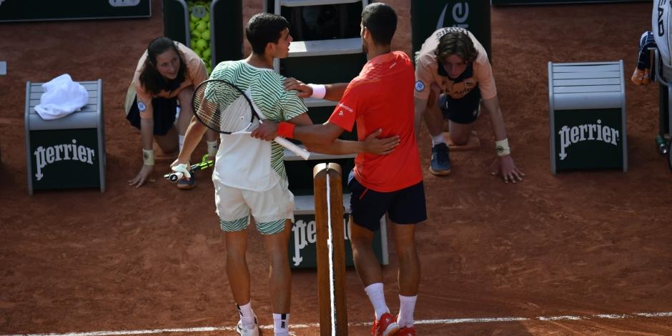Novak Djokovic y Carlos Alcaraz tras su duelo de semifinales de Roland Garros
