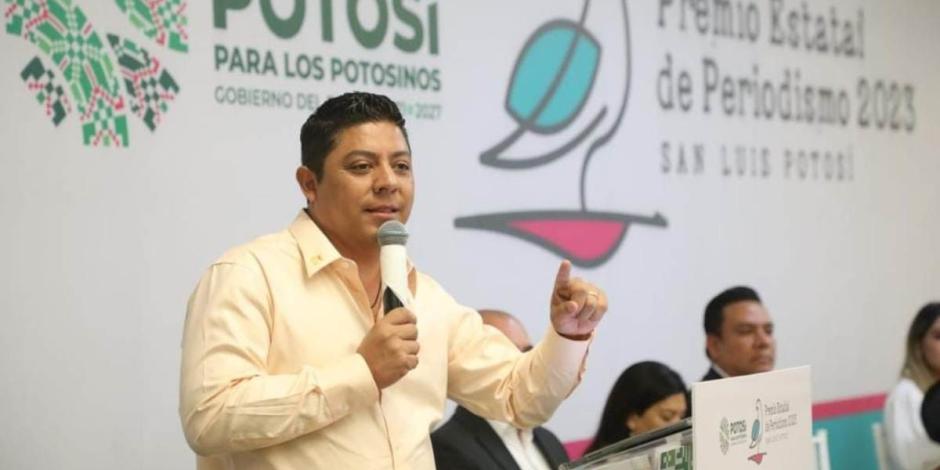 Ricardo Gallardo anuncia reforma integral al Premio Estatal de Periodismo.
