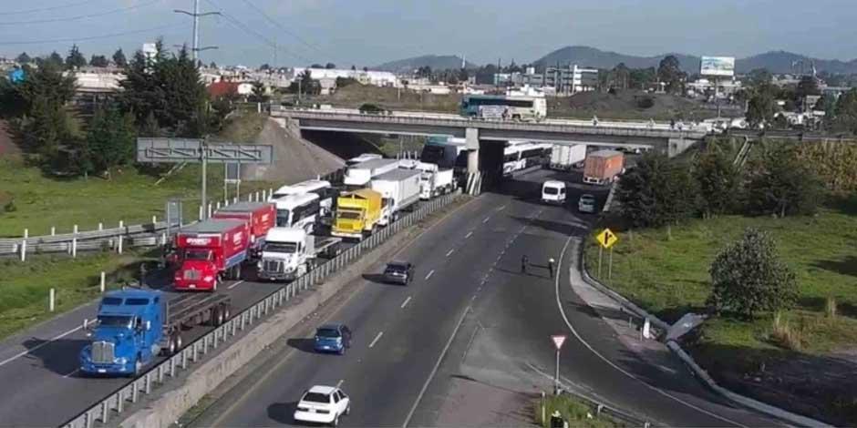 Reabren circulación en la autopista Toluca-Atlacomulco tras varias horas de bloqueo