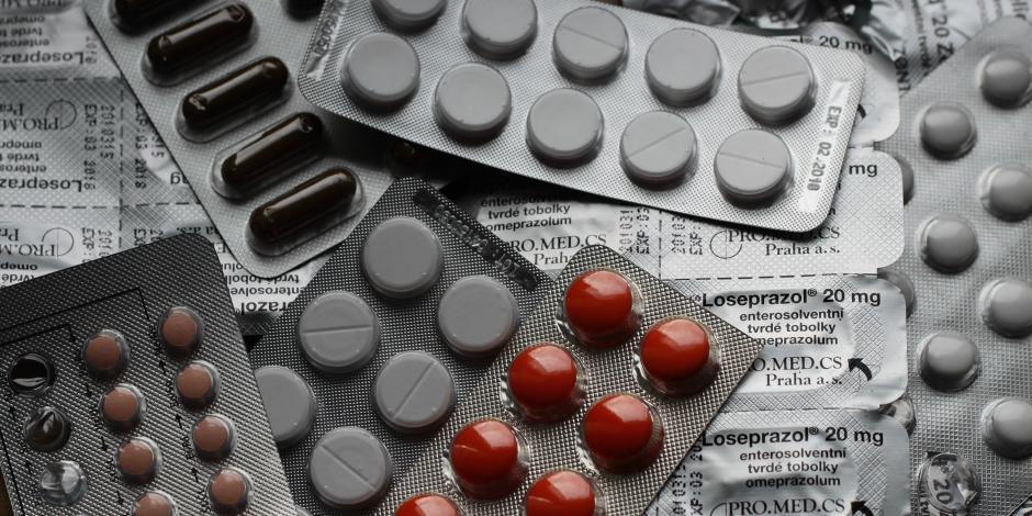 El IMCO revela ineficiencia en compras públicas de medicamentos.