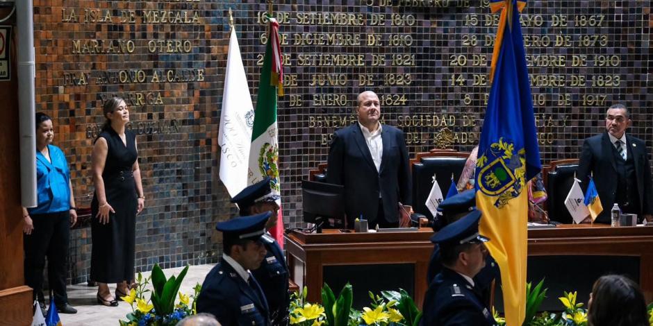 Enrique Alfaro reivindica el valor del federalismo, la justicia y la autonomía durante la celebración de los 200 años de Jalisco como estado libre y soberano.