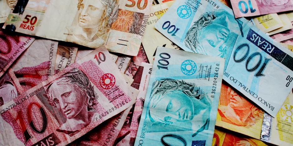 Taxista brasileño encontró en su cuenta bancaria una cantidad desproporcionada de dinero.