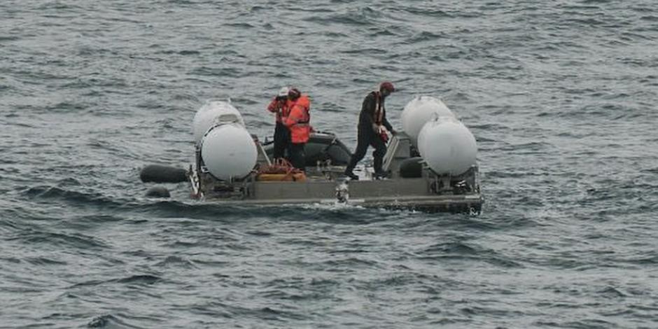 Rescatistas en aguas del Atlántico, en busca del submarino.