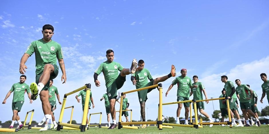 Jugadores de la Selección Mexicana entrenan previo al debut en la Copa Oro