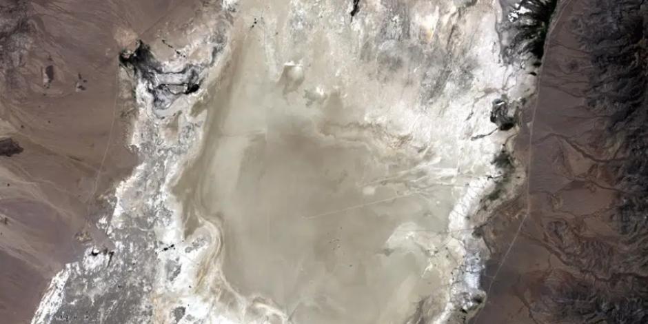 En esta foto sin fecha proporcionada por la NASA, un satélite capta el Railroad Valley (RRV), el lecho seco de un lago en Nevada, para realizar la calibración con base en el suelo de los instrumentos de observación de la Tierra por satélite. A petición de la NASA.