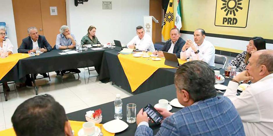 Dirigentes del PAN, PRI y PRD se reunieron el 13 de junio con asociaciones civiles.