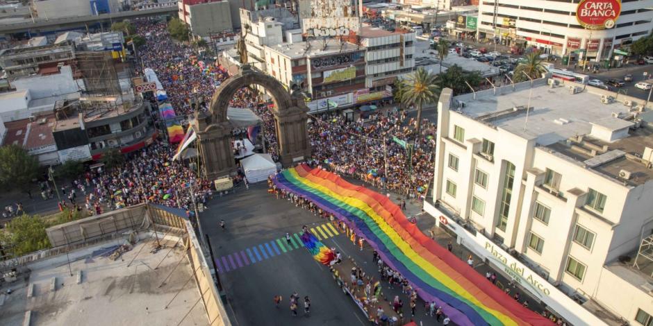 Así la Marcha LGBT+ en Monterrey.