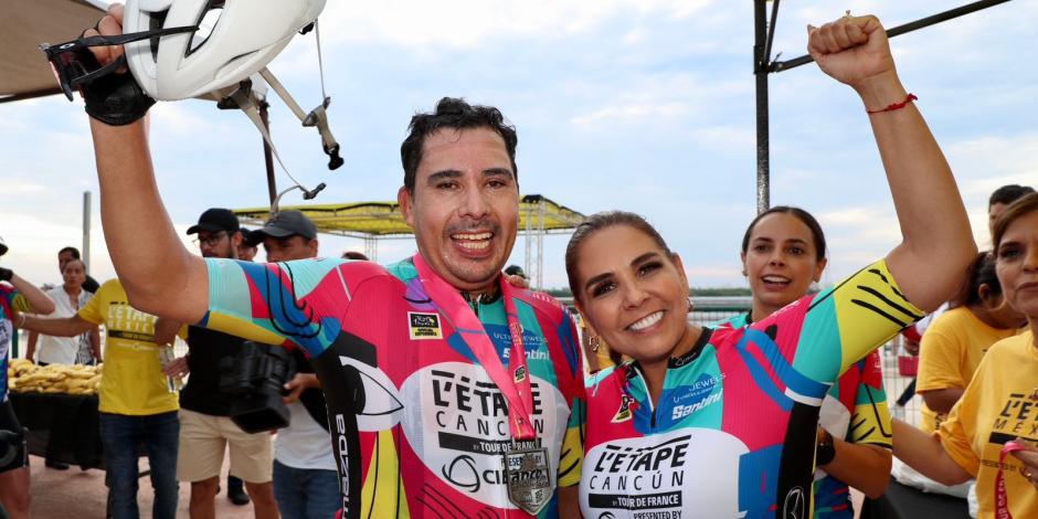 Mara Lezama, gobernadora de Quintana Roo, dio el banderazo para el L’Etape by Tour de France, realizado por primera vez en Cancún.